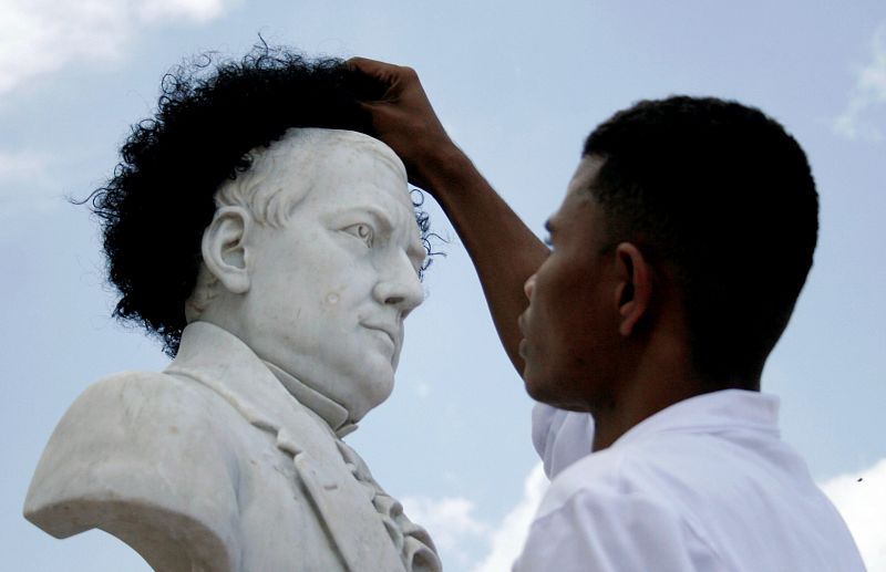 Pelucas afro en las estatuas de Cartagena