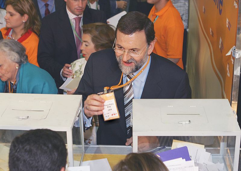 Rajoy vota en el XV Congreso del PP