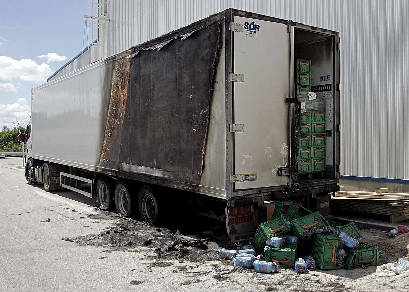 Tres detenidos por incendiar un camión