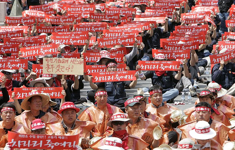 Trabajadores del sindicato de la construcción se manifiestan en Seúl