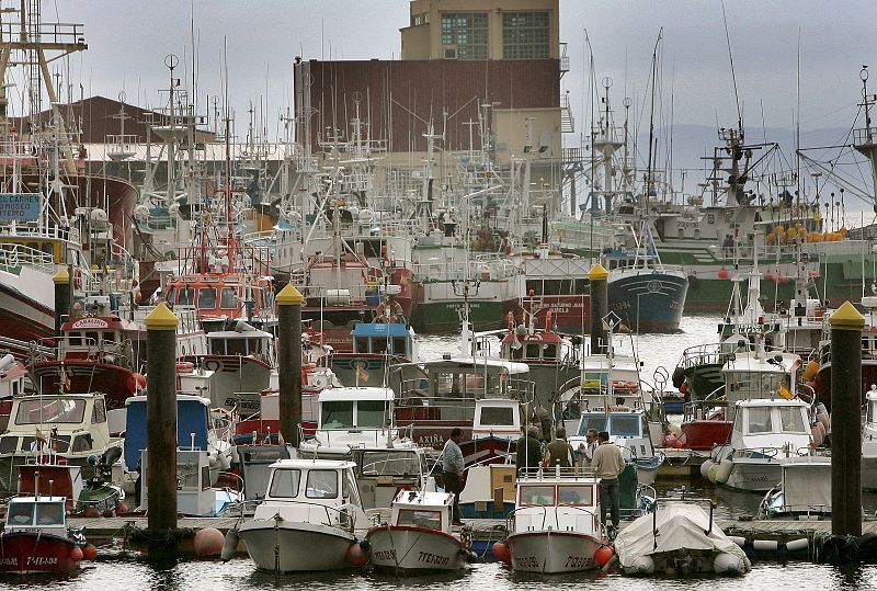 La flota de bajura sigue amarrada en Galicia