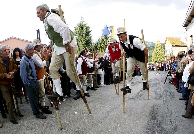 Carrera de zancos en Italia