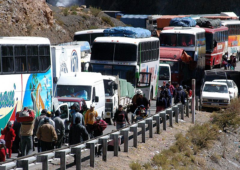 Bloqueadas las entradas a Potosí y Sucre