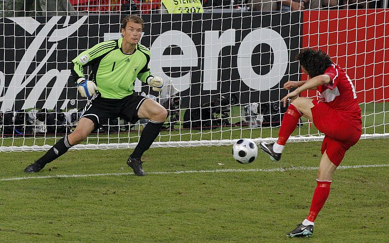 Una pesadilla para Alemania. El turco Ugur Borall, que marcó frente a Alemania el 1-0, puso en evidencia las carencias alemanas. Sin embargo, su participación no fue sficiente para vencer a los alemanes.