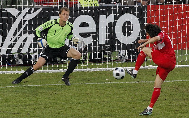Una pesadilla para Alemania. El turco Ugur Borall, que marcó frente a Alemania el 1-0, puso en evidencia las carencias alemanas. Sin embargo, su participación no fue sficiente para vencer a los alemanes.