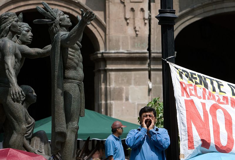 Maestros mexicanos protestan en Ciudad de México