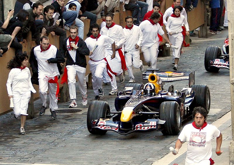 A toda velocidad por la Plaza del Ayuntamiento.