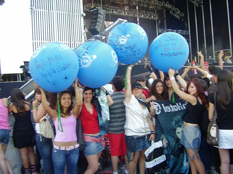 Los globos de TVE llenos de mensajes para Tokio Hotel