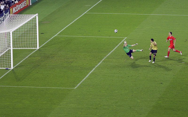 Güiza marca a Rusia