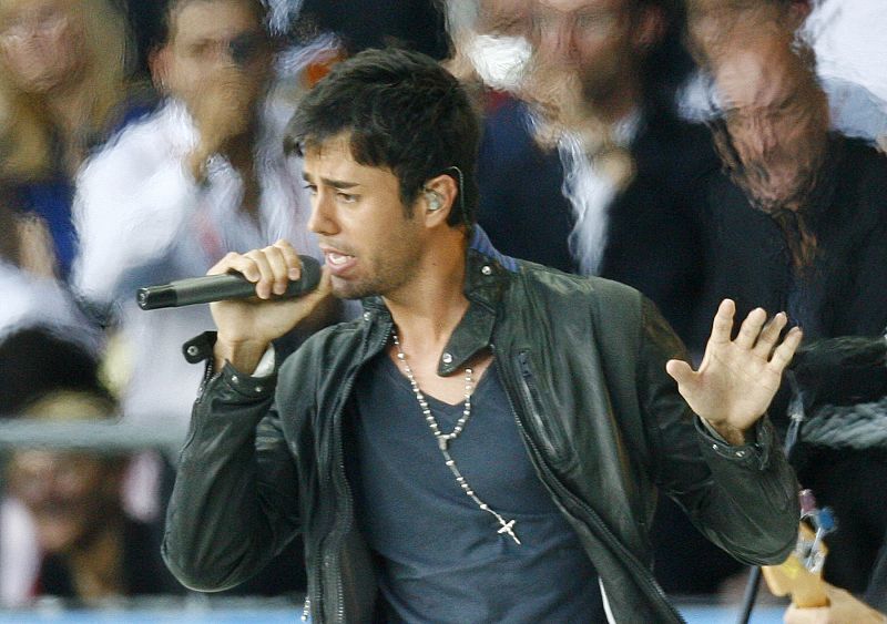 Enrique Iglesias, en su actuación previa a la final de la Eurocopa