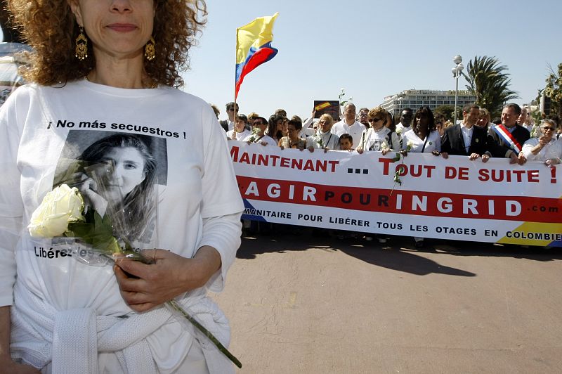 Cientos de personas participaron en la manifestación de apoyo a Betancourt celebrada en Niza (Francia) en abril de 2008.