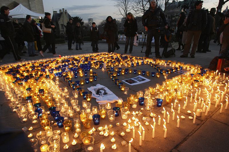 Acto de apoyo a la liberación de Ingrid Betancourt en la Catedral de Notre Dame Cathedral de París en diciembre de 2007.