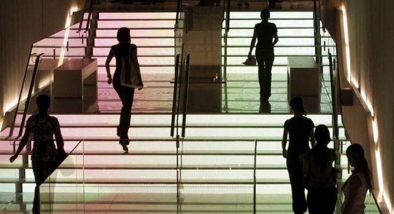 La espectacular escalera es uno de los puntos fuertes de la nueva tienda.