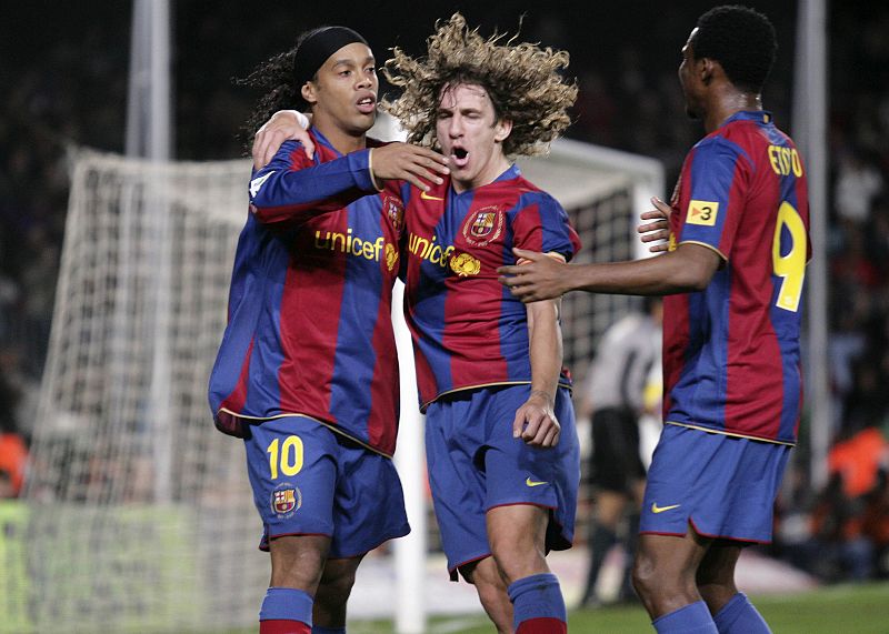 Grandes aliados en el terreno de juego, los egos de Ronaldinho y Eto'o acabaron chocando y provocaron una honda crisis en el vestuario del Barcelona en la última temporada.