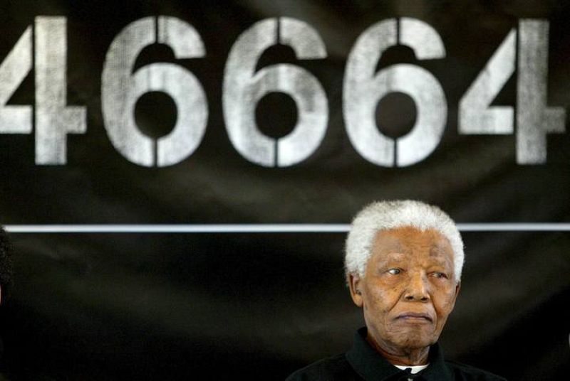 El ex prisionero 46664, presidiendo un concierto en favor de los enfermos de sida, poco antes de cumplir 90 años