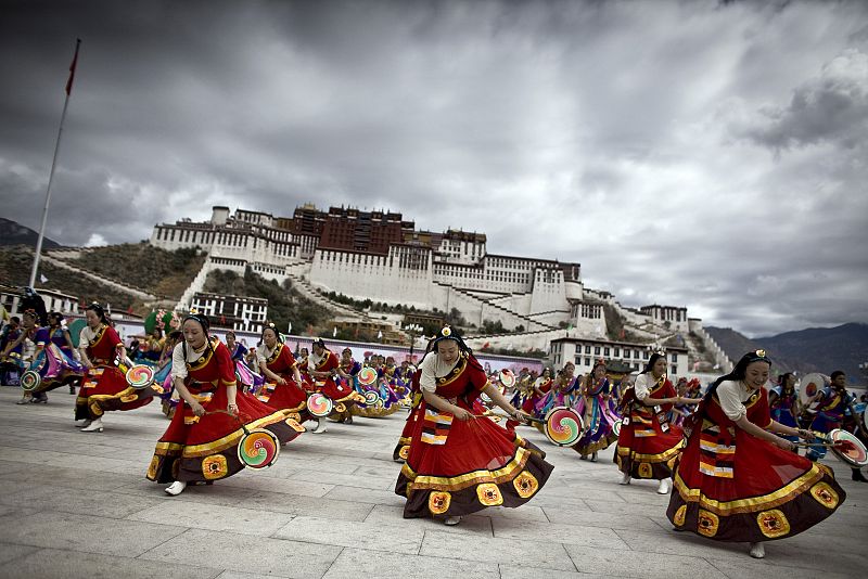 Los bailes tradicionales se mezclan con la vanguardia china.