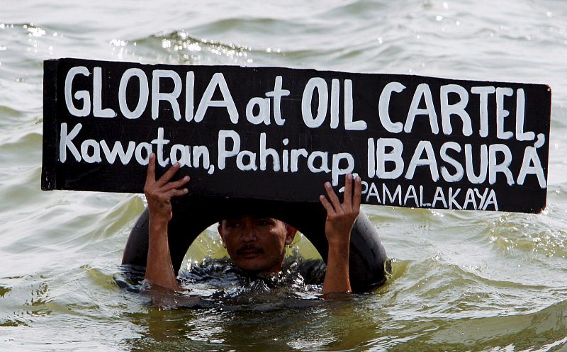 Manifestación a nado de los pescadores filipinos