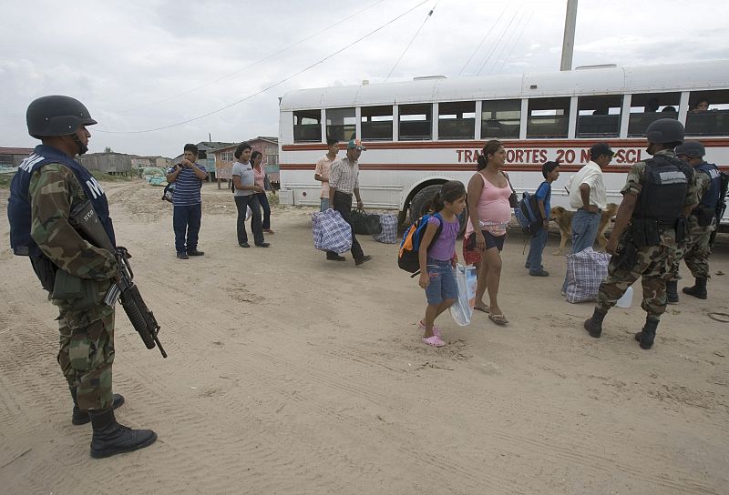 NUBOSIDAD Y OLEAJE ANTICIPAN LLEGADA DE "DOLLY" A TAMAULIPAS Y VERACRUZ