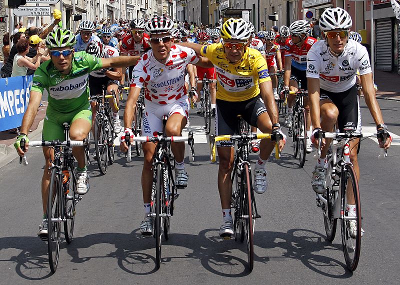 Los líderes de las 4 categorías de este Tour'08: Freire (regularidad), Gerolsteiner (montaña), Sastre (general) y Andy Schleck (mejor ciclista joven).