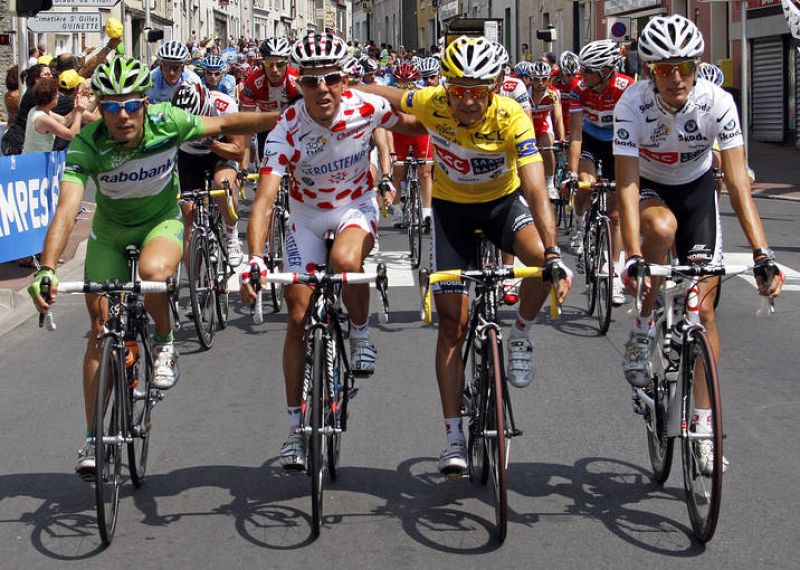 Los líderes de las 4 categorías de este Tour'08: Freire (regularidad), Gerolsteiner (montaña), Sastre (general) y Andy Schleck (mejor ciclista joven).