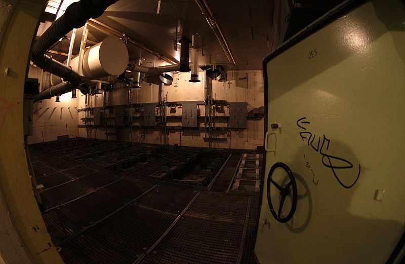 Una sala de máquinas dentro del refugio nuclear. Sus creadores ultimaron todos los detalles para conseguir que fuera lo más seguro posible.