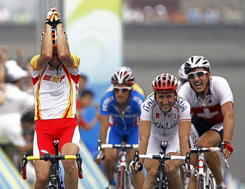 Samuel Sanchez of Spain celebrates winning the men's road race cycling competition at the Beijing 2008 Olympic Games