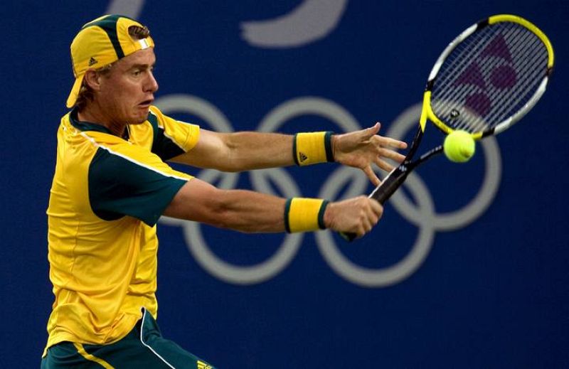 El australiano, actualmente número 38 en el ránking ATP, devuelve una bola a Rafa Nadal.