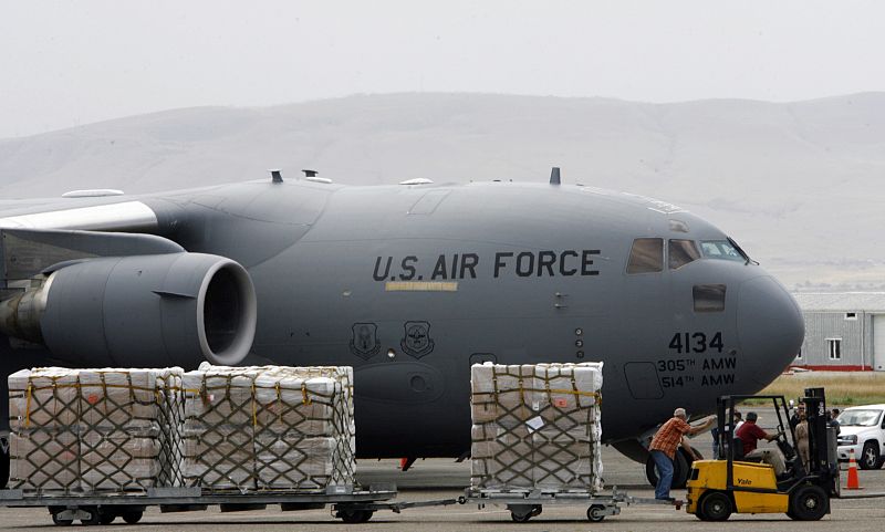 Un avión de Estados Unidos ha aterrizado en Tiflis, Georgia, llevando ayuda humanitaria. EE. UU. ha defendido en el conflicto la integridad territorial de Georgia en contra de la entrada de tropas rusas desde Osetia del Sur.