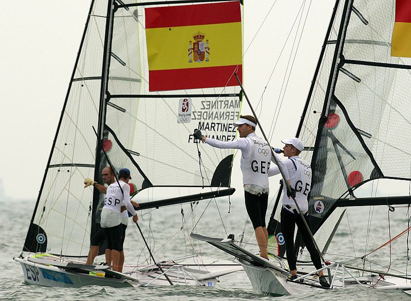 Iker Martinez y Xabier Fernandez, plata, a la espera de la decisión de los jueces.