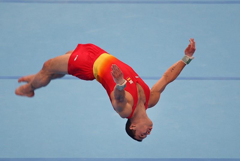 El gimnasta español Gervasio Deferr durante su ejercicio en el que ganó la medalla de plata.