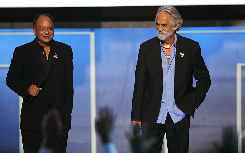 El dúo cómico Cheech & Chong terminaron su actuación al grito de "¡Obama!"