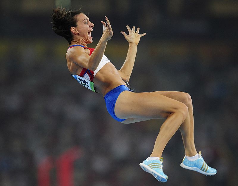 La pértida de la rusa, Yelena Isinbayeva, la eleva a un nuevo récord mundial y le da su décima medalla olímpica.