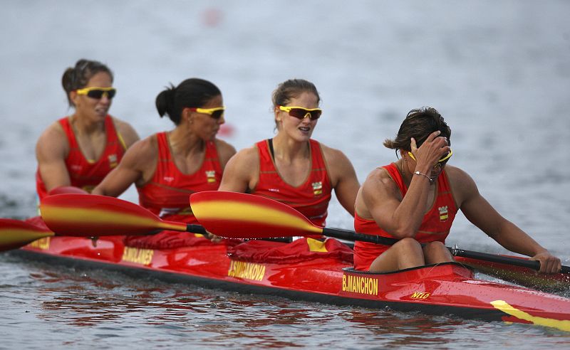 Beatriz Manchón, jana Smidanikova, Sonia Molanes y María Teresa Portela tras quedar en cuarto lugar en los k-4 500 metros.