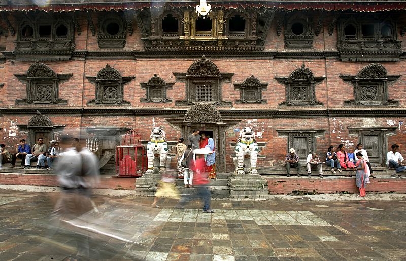 Desde que son elegidas como 'diosas', las pequeñas apenas pueden salir del templo-palacio que tienen asignado. Este es el palacio de la niña-diosa de Basantapur, en Kathmandu.