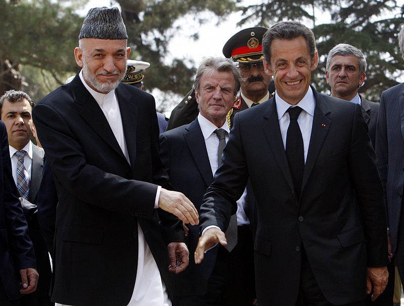 Sarkozy se reúne con Karzai en el palacio presidencial de Kabul