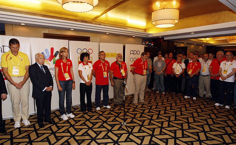 Los Duques de Palma ,acompañados por el presidente de honor del Comité Olímpico Internacional, Juan Antonio Samaranch; la ministra de Educación, Mercedes Cabrera; el presidente del Comité Olimpico Español, Alejandro Blanco; el embajador de España en