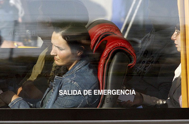 Familiares de las víctimas abandonan IFEMA en autobús