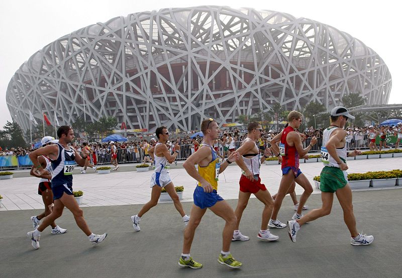 Los atletas compiten en los 50 kilómetros marcha, que ha tenido lugar en el circuito montado alrededor del Estadio Nacional.