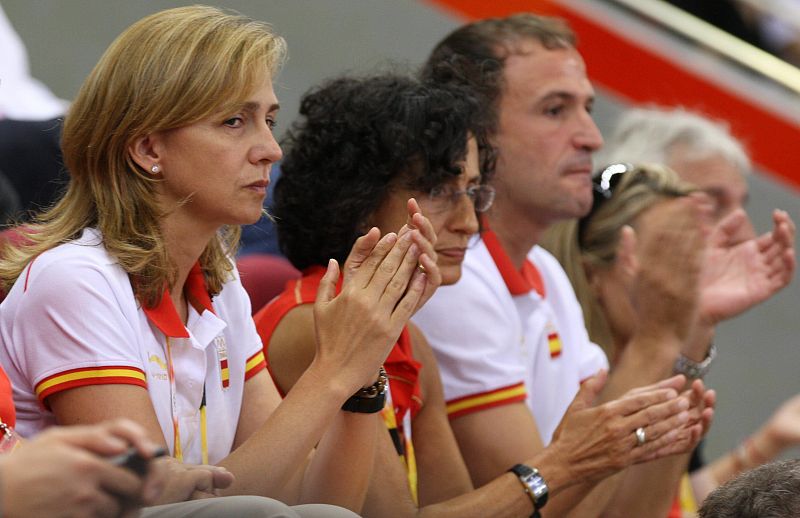 La Infanta Cristina atento al partido de la semifinal.