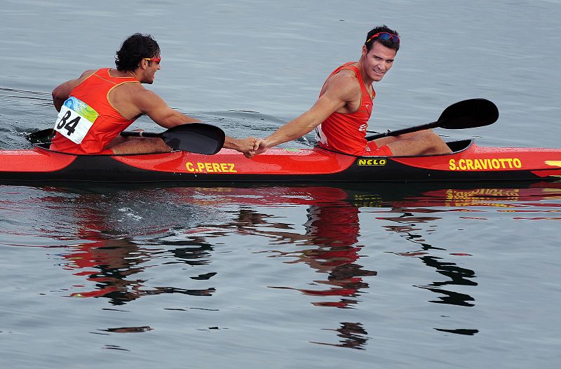 Spain's Saul Craviotto and Carlos Perez celebrate after winning the men's kayak double K2 flatwater finals at the Beijing 2008 Olympic Games