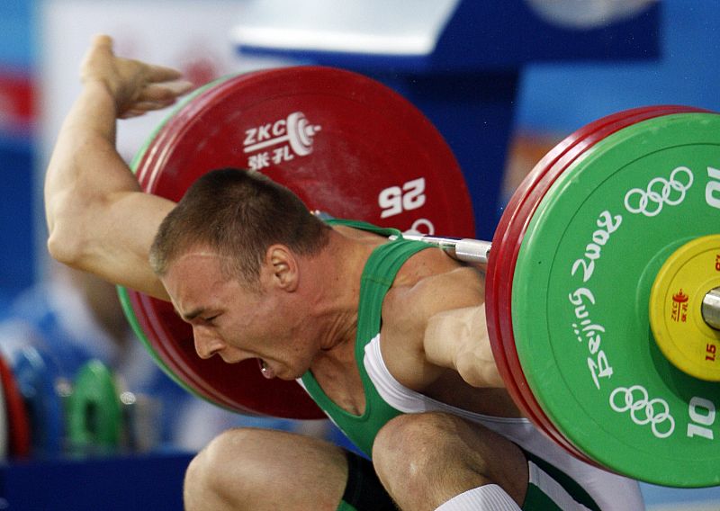 Janos Baranyai of Hungary injures himself during his third lift at the men's 77kg Group B snatch weightlifting competition at the Beijing 2008 Olympic Games