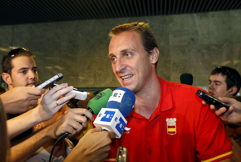 Unas 300 personas han recibido a la delegación española después de que ayer se clausurasen los Juegos Olímpicos de Pekín. Entre ellos David Barrufet, cuyo equipo ha ganado el bronce en los Juegos.