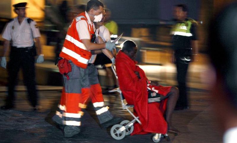 LLEGAN A MALAGA LOS 26 INMIGRANTES RESCATADOS EN ALBORÁN