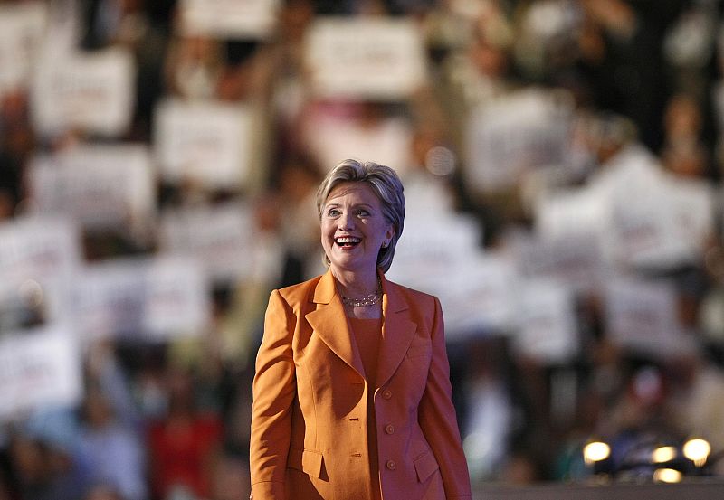 La senadora por Nueva York, Hillary Clinton, ante miles de delegados en la Convención Demócrata de Denver.