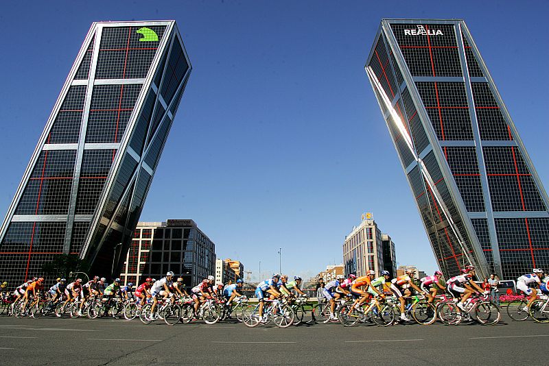 Con salida en Granada y final en Madrid, La Vuelta recorrerá durante 21 días las carreteras españolas.