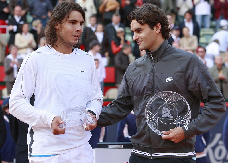 En mayo Nadal se hizo con el trofeo del Masters Series de Hamburgo tras derrotar una vez más a su eterno rival Roger Federer.