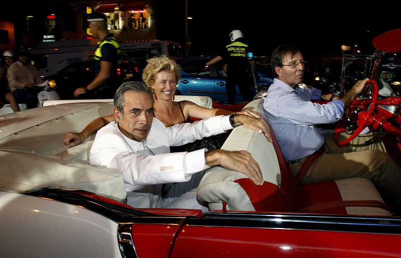 La décima temporada de "Cuéntame cómo pasó" se ha presentado esta noche en una multitudinaria premiere en el Cine Capitol, en la Gran Vía madrileña.