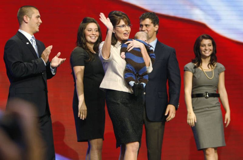 La candidata a la vicepresidencia de Estados Unidos, Sarah Palin, aparece junto a su familia en la Convención Republicana de Saint Paul, Minnesota. 