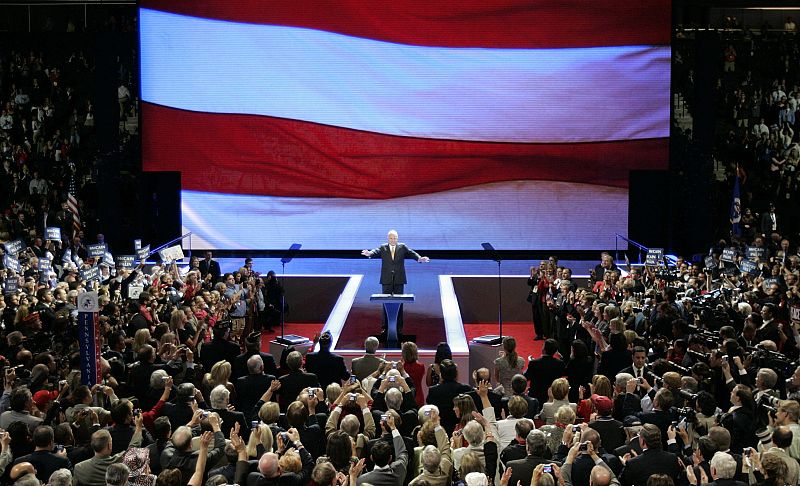 John McCain ha sido proclamado candidato republicano a competir por la presidencia de la Casa Blanca.