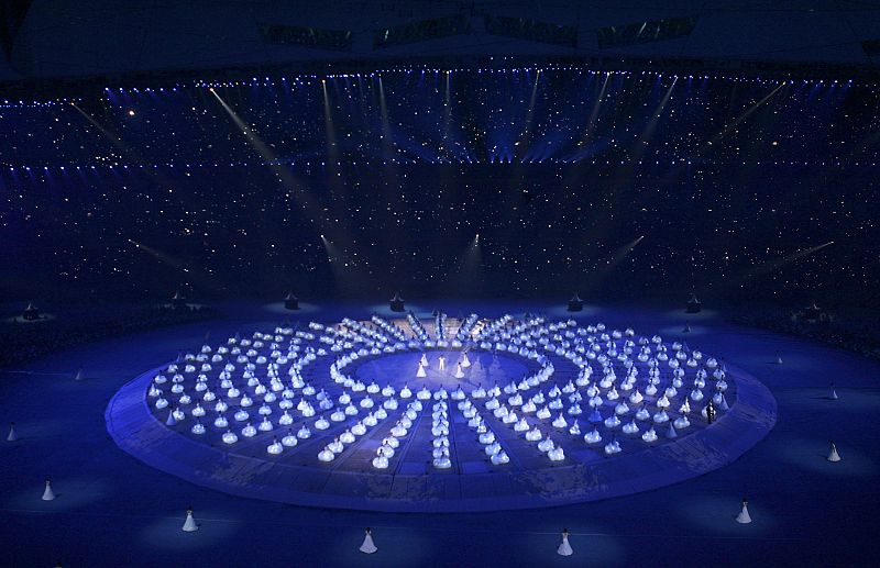 Actrices durante la ceremonia, en la que han participado unos 6.000 voluntarios.